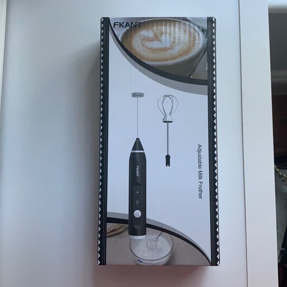 Adjustable milk frother